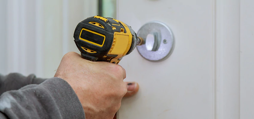 Street Locksmith For Smart Lock Repair in Lancaster, CA